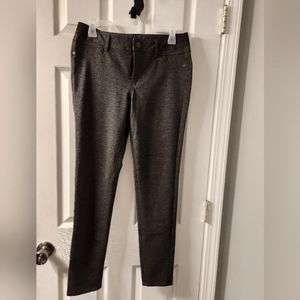 Simply Vera Wang Jeggings with elastic sides Size Medium